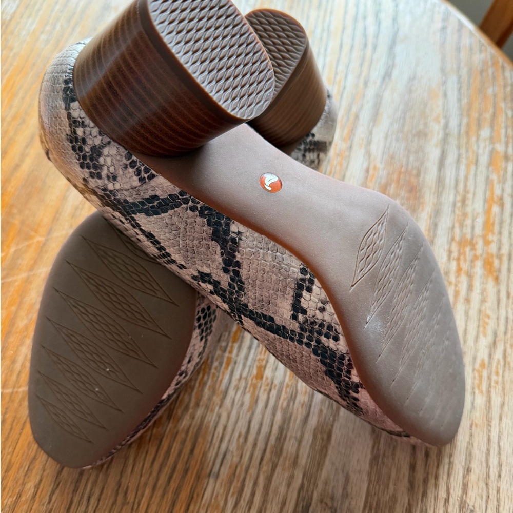 Clarks Snake-Print Low Block Heel Pumps - White & Gray - Picture 2 of 5